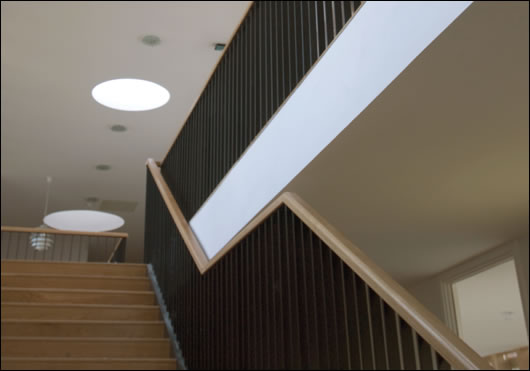 Sun tubes bring daylight into the corridors and reduce the dependency on electrical lighting. However, the sun tubes in the en suites may have undermined the building’s air-tightness to a degree Sun tubes bring daylight into the corridors and reduce the dependency on electrical lighting. However, the sun tubes in the en suites may have undermined the building’s air-tightness to a degree