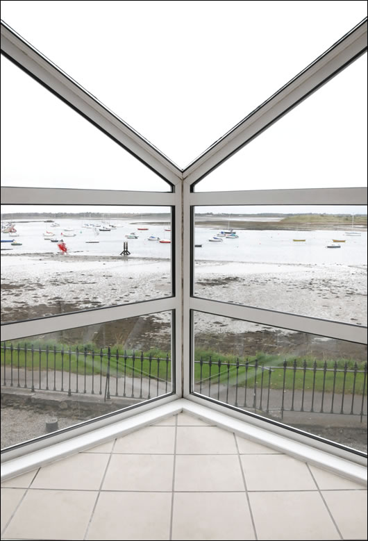 The glazed curtain walling with a centre-pane U value of 1.2 W/m2K provides excellent views over the harbour to the north, and over the tennis courts to the south