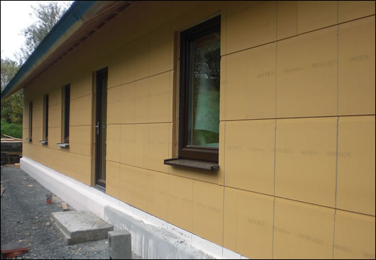 Ecological Building Systems supplied the Gutex Ultratherm woodfibre insulation that insulates the house externally