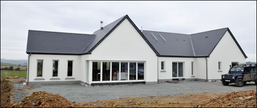 The aluminium clad timber windows are triple-glazed and argon filled, and are produced from slow growing timber from Sweden’s cold north, which results in denser and stronger wood