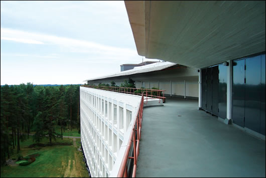 The six-storey main wing of the sanatorium which also contains a seventh storey south-facing roof terrace running the length of the building