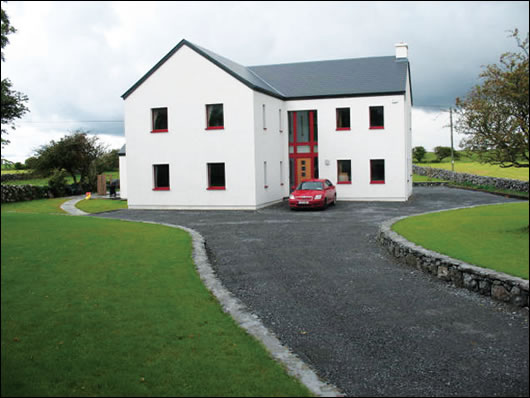 The house’s heavily externally insulated exterior give it a substantial feel. Optiwin triple glazed larch windows were used throughout, with an overall U-value of 0.85 W/m2K