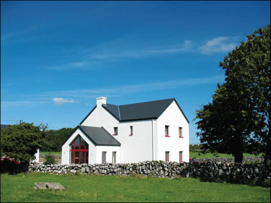 The house’s heavily externally insulated exterior give it a substantial feel. Optiwin triple glazed larch windows were used throughout, with an overall U-value of 0.85 W/m2K