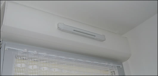 A humidity-sensitive air inlet with acoustic attenuation placed here on a roller shutter, also as part of the monitoring study A humidity-sensitive air inlet with acoustic attenuation placed here on a roller shutter, also as part of the monitoring studyA humidity-sensitive air inlet with acoustic attenuation placed here on a roller shutter, also as part of the monitoring study